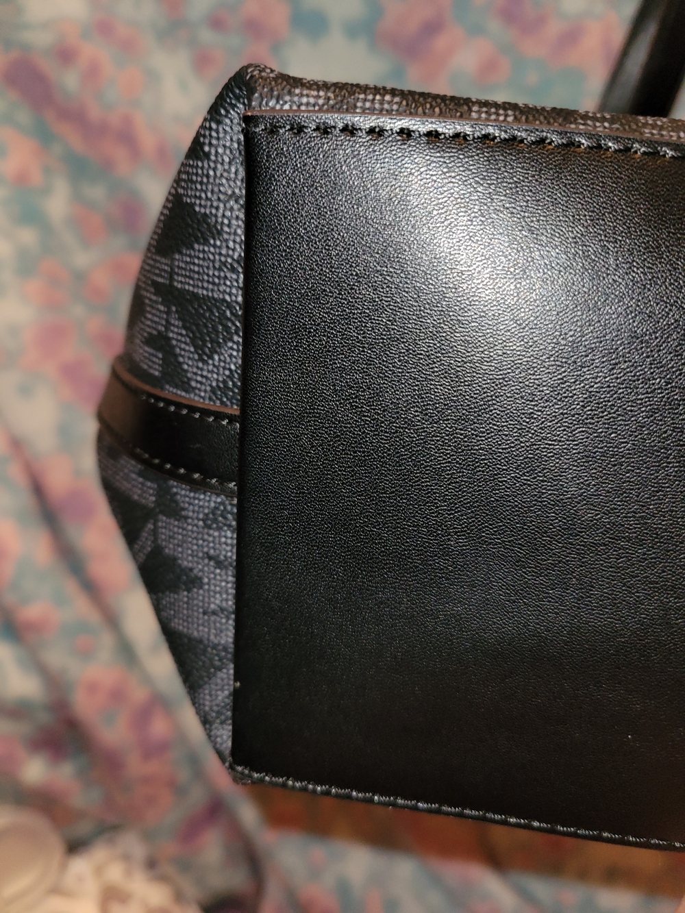 Michael Kors Two-Tone Black & Cream Signature Tote with Matching Wallet - Picture 6 of 8